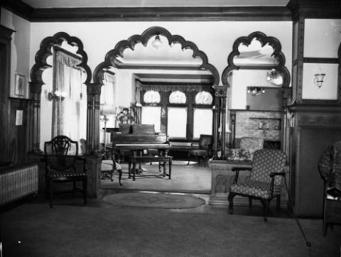 Moorish_arched_between_music__drawing_rooms 1948 Living Room